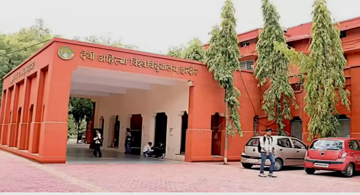 इंदौर में रेप के बाद धर्म परिवर्तन का दबाव.. DAVV की छात्रा को धमकाकर धर्म बदलवाने का खेल बेनकाब