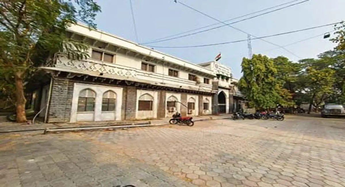 इंदौर का पुलिस मुख्यालय अब नहीं गिरेगा – जनता के दबाव ने बदल दी मेट्रो की चाल