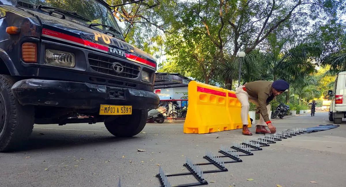 इंदौर पुलिस की बेलगाम वाहनों पर ‘लोहे की लगाम’