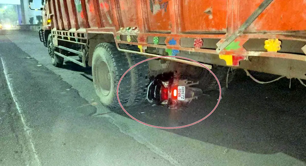 इंदौर में रोंगटे खड़े कर देने वाला हादसा..तेज रफ्तार ट्रक ने बाइक सवार को मारी टक्कर, 500 मीटर तक घसीटा