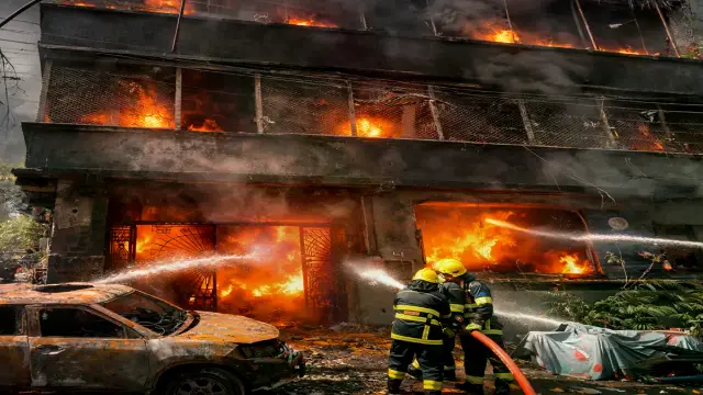 इंदौर अग्निकांड कबूलनामा: EV से उठी चिंगारी ने लील ली 8 जिंदगियां