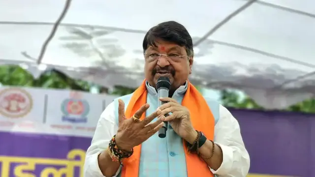 "अगर हम काफिर हैं तो हमारी बनाई सड़क पर मत चलो"