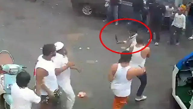 दिनदहाड़े पड़ोसी पर चाकू से हमला