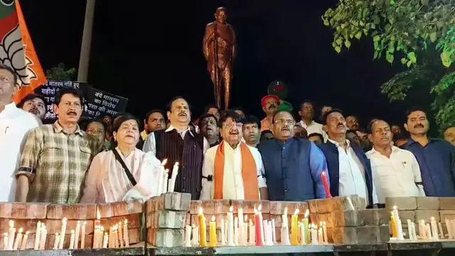 गांधी हॉल से गांधी प्रतिमा तक निकला कैंडल मार्च