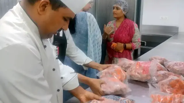 सयाजी में खाना खाया जी...! होटल के किचन में वेज-नॉनवेज साथ,चूहे-कॉकरोच का डेरा