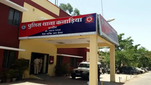 झगड़ा छुड़ाने रुका छात्र, खुद बन गया निशाना! दो युवकों ने चाकू से किए 5 वार, ICU में इलाज जारी