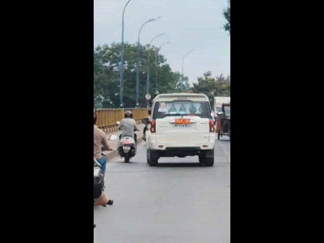 सड़क पर ‘DCP’ की कार का आतंक! बच्चे और बुजुर्ग को टक्कर, फिर भी नहीं रुकी गाड़ी