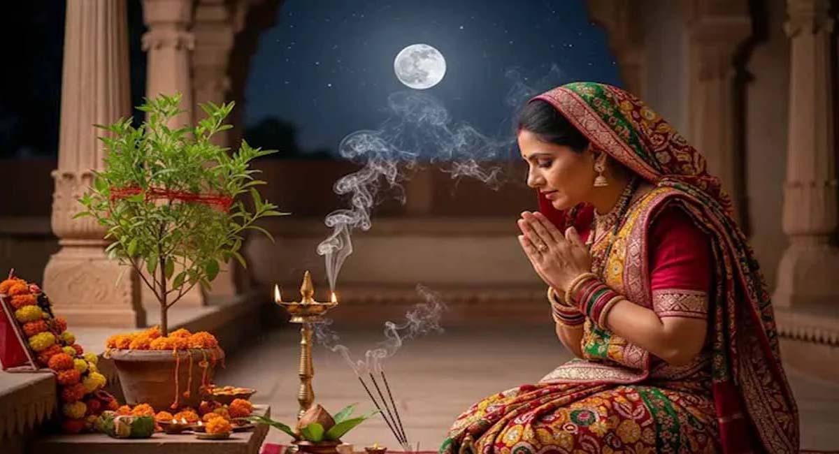 भादो पूर्णिमा पर लगेगा साल का आखिरी चंद्रग्रहण, तुलसी के ये उपाय देंगे दोगुना फल