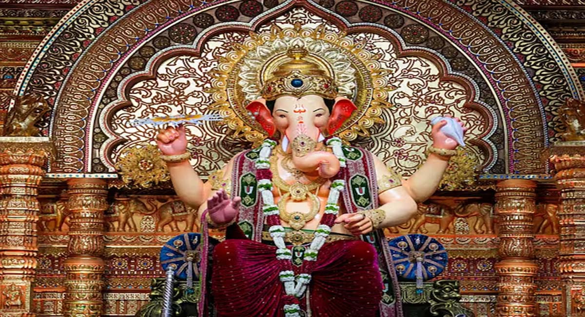अनंत चतुर्दशी पर लालबागचा राजा का भव्य विसर्जन, गणपति बप्पा को दी विदाई