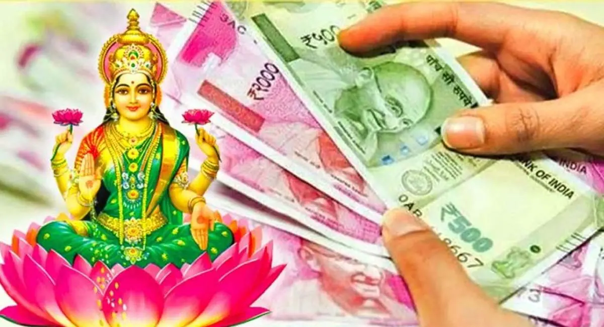 घर में चाहते हैं मां लक्ष्मी का वास...? दिवाली पर अपनाएं घर में समृद्धि लाने के 7 जादुई वास्तु उपाय
