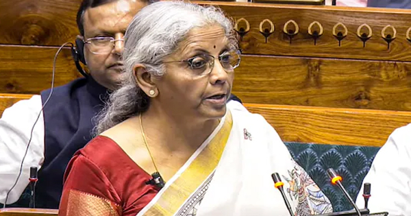 नया इनकम टैक्स बिल लोकसभा में बिना चर्चा के पास, अब लेट रिटर्न भरने पर भी रिफंड क्लेम कर सकेंगे टैक्सपेयर्स 