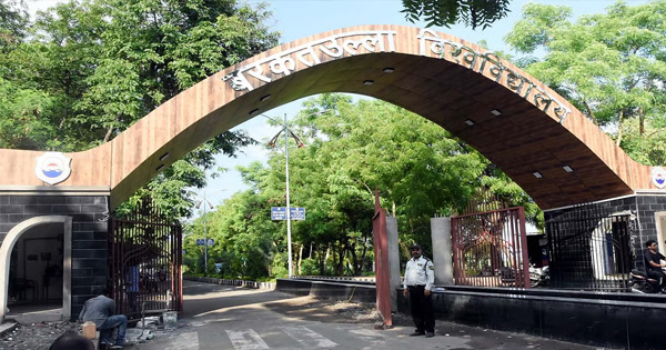 न भवन है, न खेत...पर विश्वविद्यालयों और कॉलेजों ने शुरू कर दिए कोर्स, किताबों से हो रही एग्रीकल्चर की पढ़ाई 