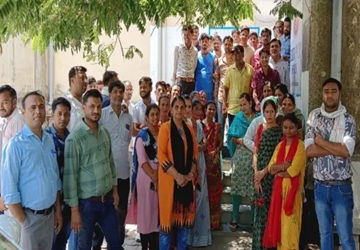 कोई उधारी लेकर चला रहा अपना घर तो किसी के बच्चों का छूट गया स्कूल