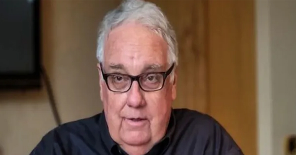 हॉवर्ड बफेट संभालेंगे पिता का कारोबार, बर्कशायर हैथवे में निभाएंगे नॉन-एग्जीक्यूटिव चेयरमैन की भूमिका