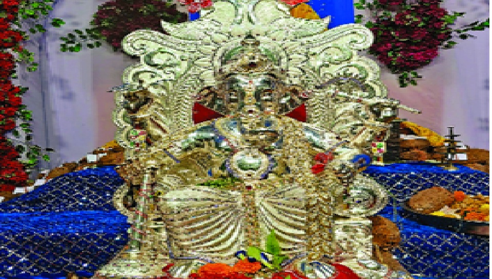 साल 2011 में ललपुर में स्थापित किए गए 41 किलो वजनी चांदी के श्री गणेश, 24 घंटे पहरेदारी करते हैं 4 गार्ड्स