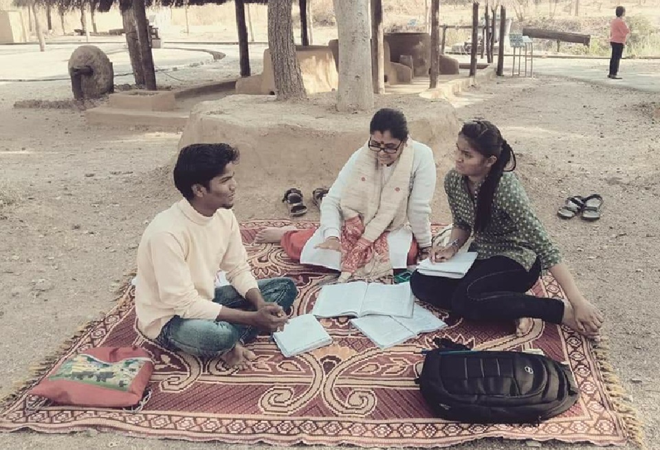 भोपाल के टीचर्स ने नवाचार से छात्रों को दिखाई नई राह, क्लब्स से लेकर म्यूजियम तक को बनाया पठन-पाठन का केंद्र 