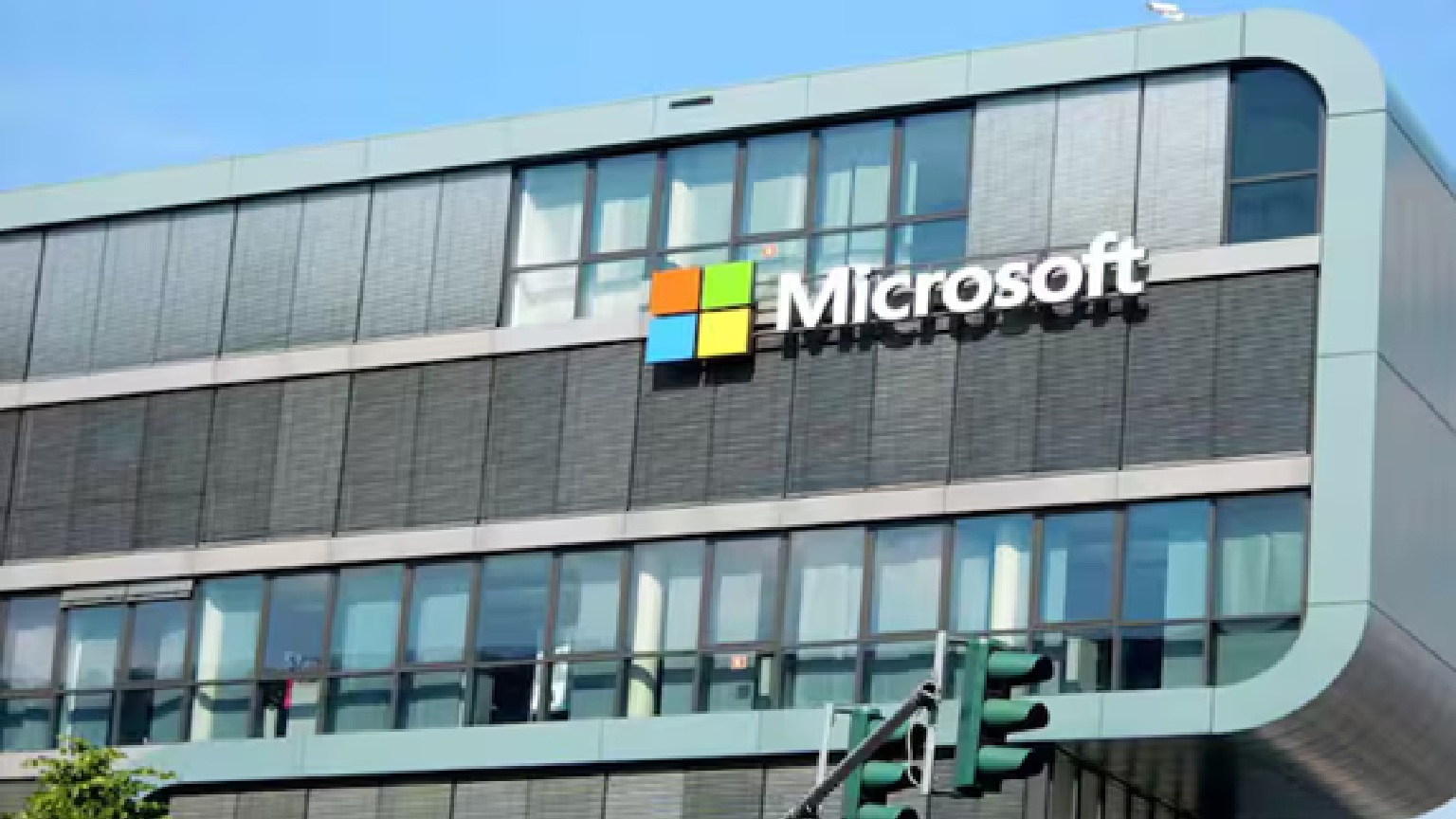 क्षतिग्रस्त हुई लाल सागर में बिछी फाइबर ऑप्टिक केबल, धीमी पड़ी पूरी दुनिया की इंटरनेट सेवा