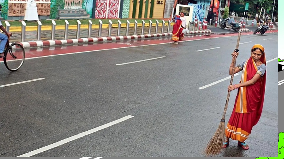 सफाई में फिसड्डी प्रदेश के एक शहर को साफ-सुथरा बनाएगा  लगातार 7वीं बार स्वच्छता में नंबर वन आने वाला इंदौर