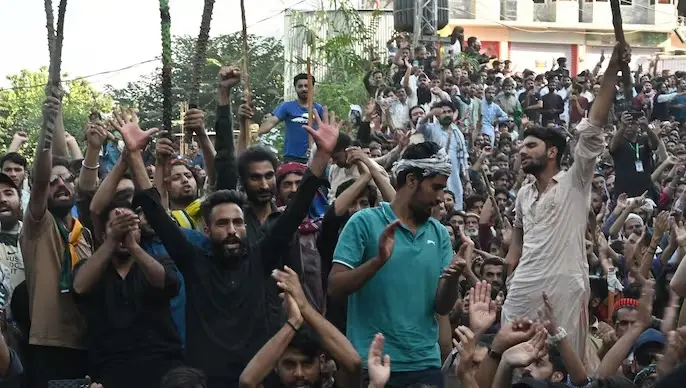 पीओके में बेकाबू हुआ विद्रोह, सेना की गोलीबारी में 12 लोगों की मौत इनमें तीन पुलिसकर्मी