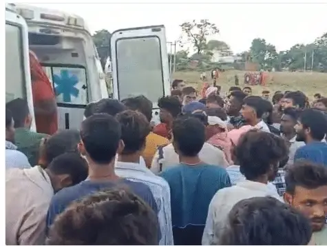 खंडवा में दुर्गा विसर्जन के दौरान हादसा, तालाब में पलटी ट्रैक्टर-ट्रॉली, 8 बच्चियों समेत 13 लोगों की मौत 