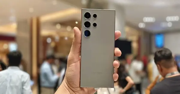 Samsung Galaxy S24 Ultra पर जबरदस्त ऑफर, 200 MP कैमरे वाला स्मार्टफोन अब आधी कीमत में उपलब्ध