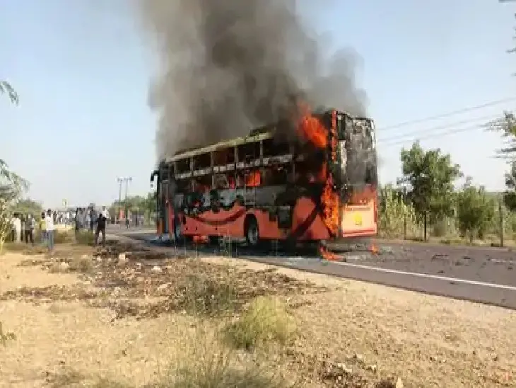 राजस्थान में दर्दनाक हादसा: जैसलमेर से जोधपुर जा रही एसी बस में शार्ट सर्किट से लगी आग, 20 यात्रियों की मौत, 16 गंभीर  