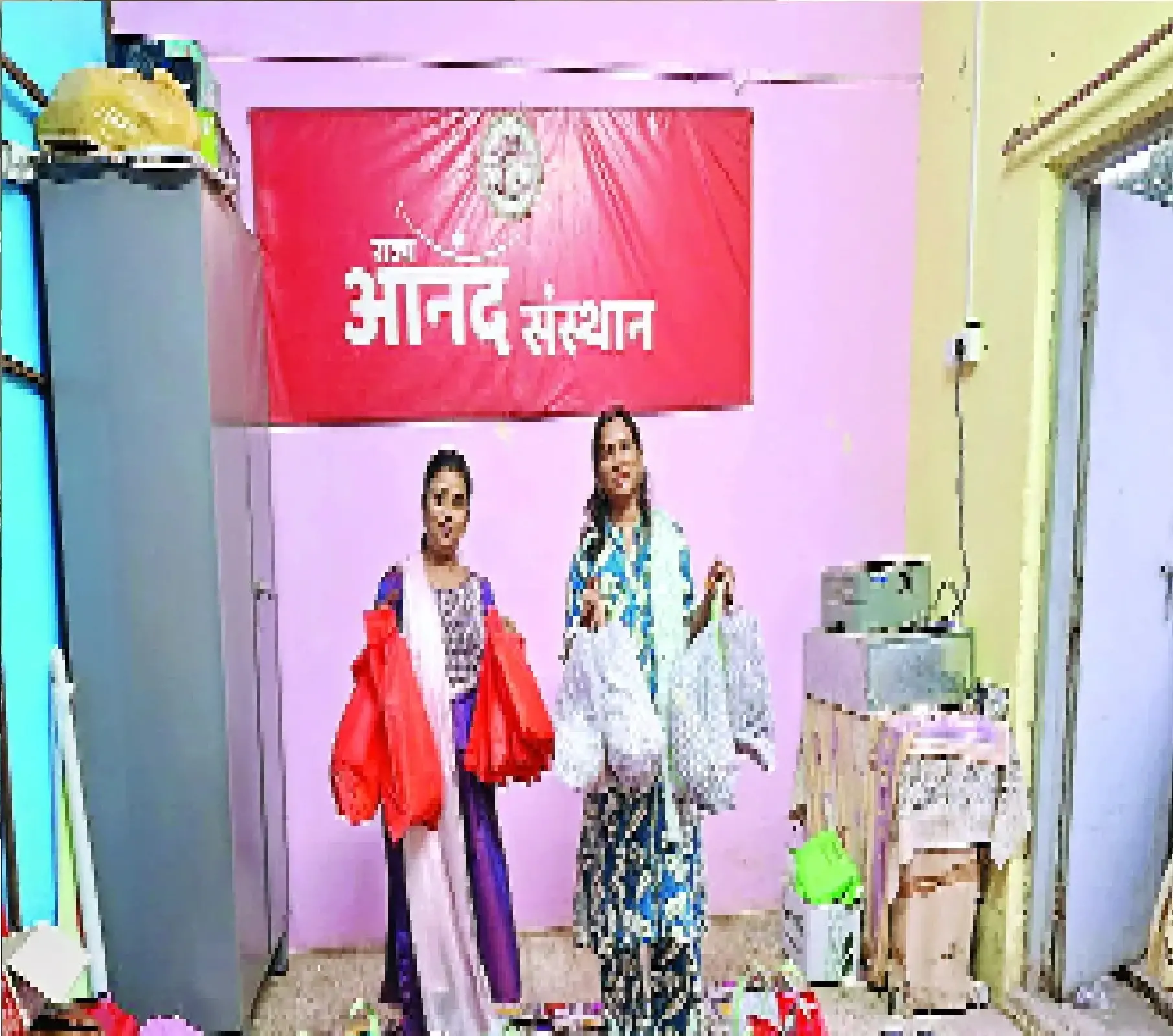 रोशन रहे उनकी दिवाली, सौभाग्य की डलियां बांट रहे ‘आनंद’ के वालंटियर्स 
