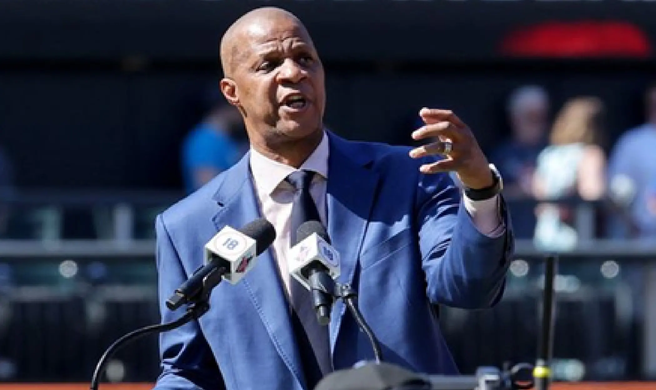 डोनाल्ड ट्रंप ने बेसबॉल स्टार और पूर्व रियलिटी शो सेलेब्रिटी अप्रेंटिस के प्रतिभागी डैरिल स्ट्रॉबेरी को दिया क्षमादान