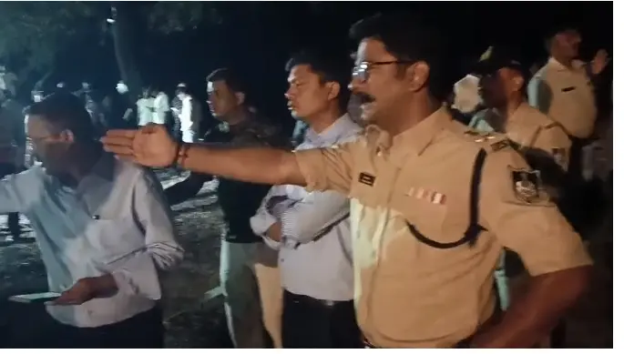 उज्जैन : बड़नगर के पास झलारिया में बोरवेल में गिरा 3 साल का मासूम, रेस्क्यू में जुटी टीमें