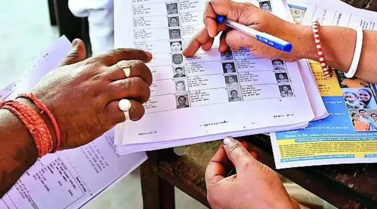 SIR : सिर्फ तीन बार घर आएंगे बीएलओ, नहीं मिले तो वोटर लिस्ट से कट सकता है आपका नाम!