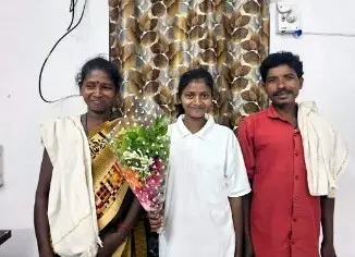 माता-पिता से नक्सली छीन ले जाते हैं बच्चे, मना किया तो देते हैं जान से मारने की धमकी 