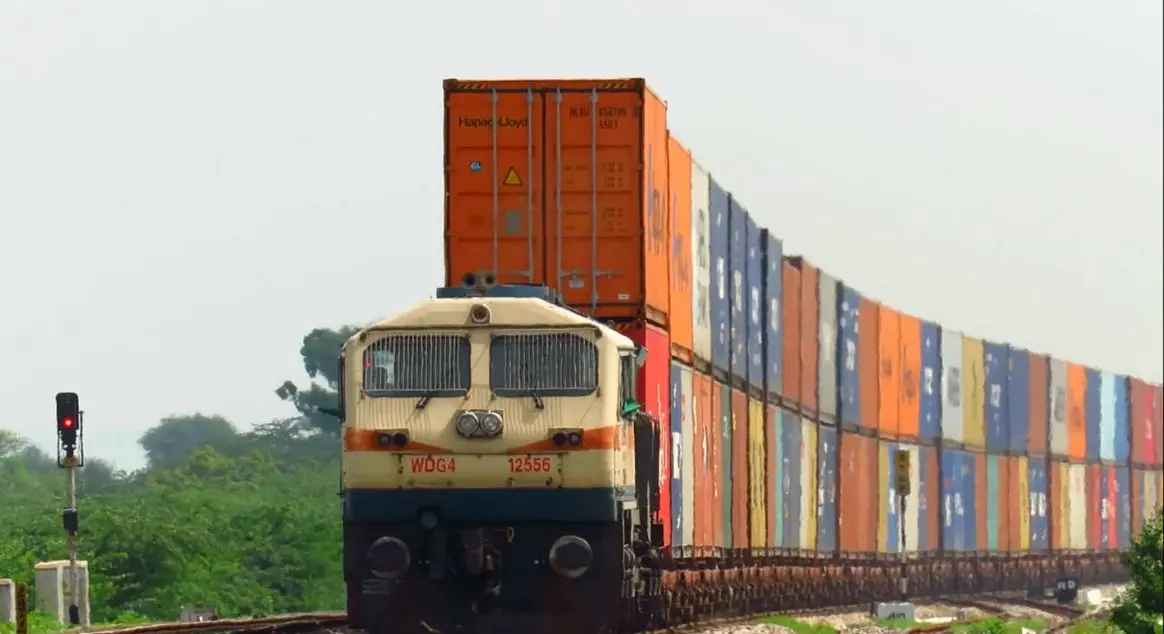 मूवर्स-पैकर्स की तरह घर से डिलीवरी पॉइंट तक सामान पहुंचाएगी रेलवे  