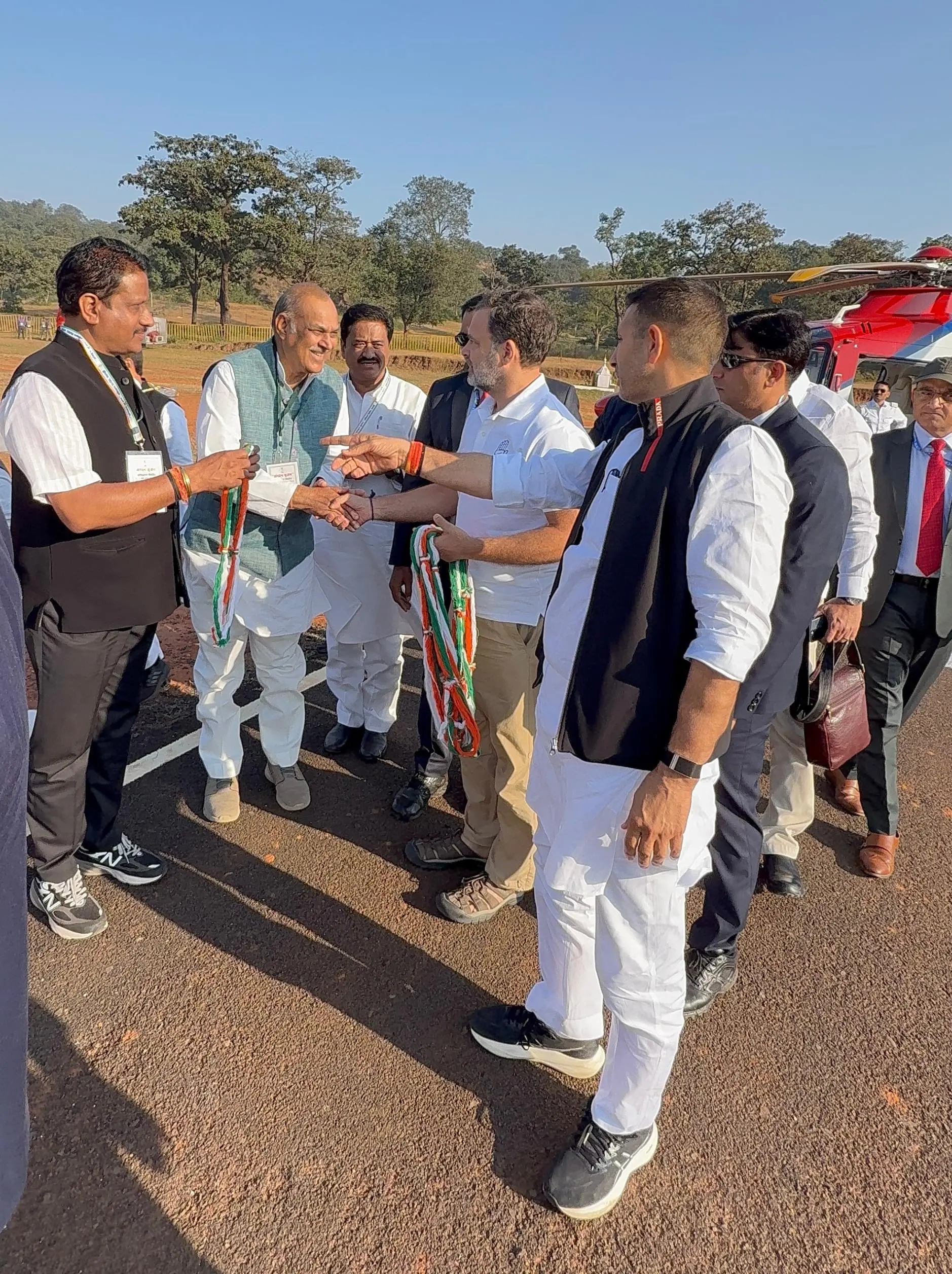 पचमढ़ी पहुंचे राहुल गांधी, कांग्रेस नेताओं ने किया स्वागत 