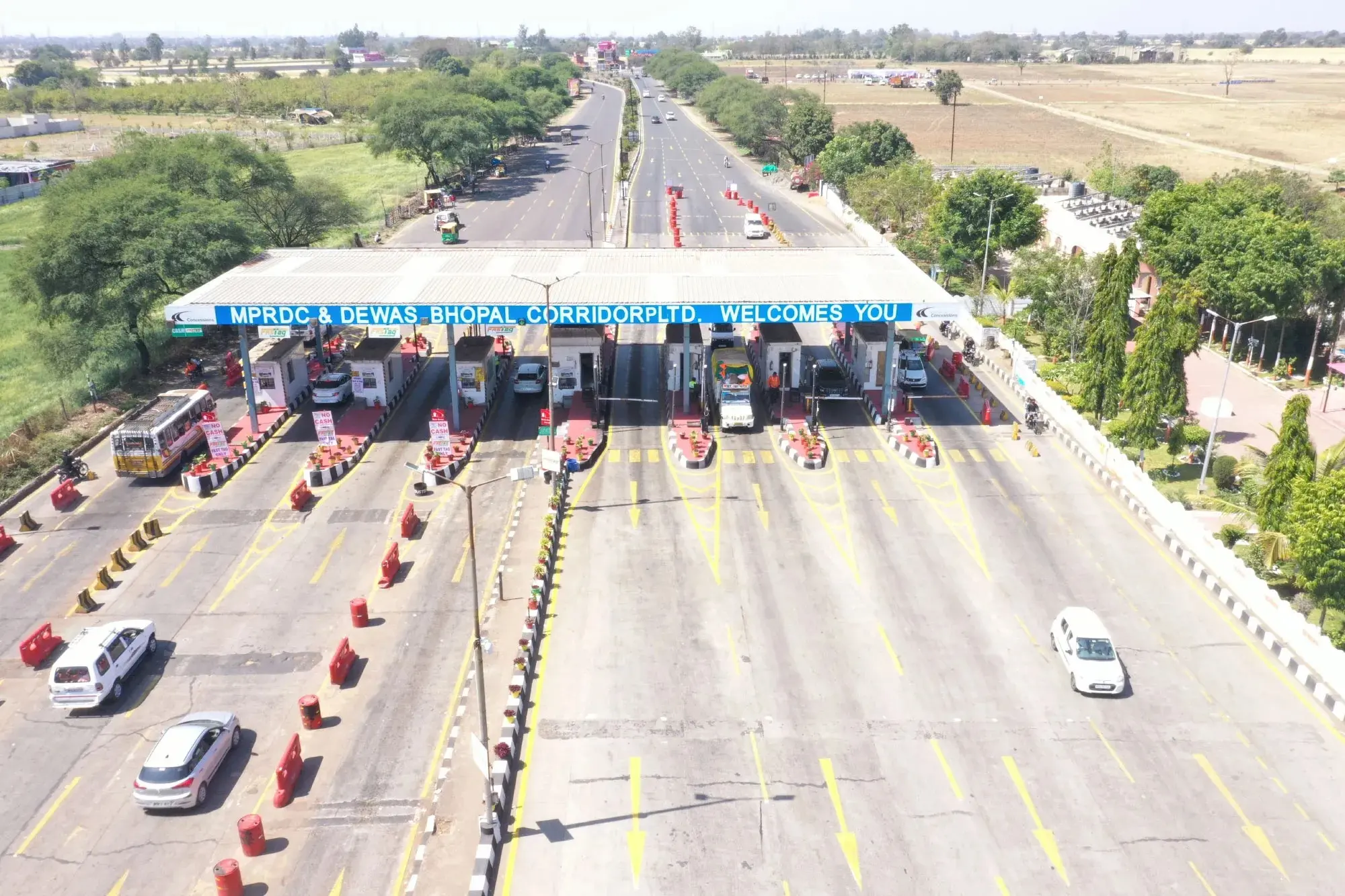 हद है...हर दिन 80 लाख रुपए टोल कलेक्शन फिर भी गड्ढों की भरमार