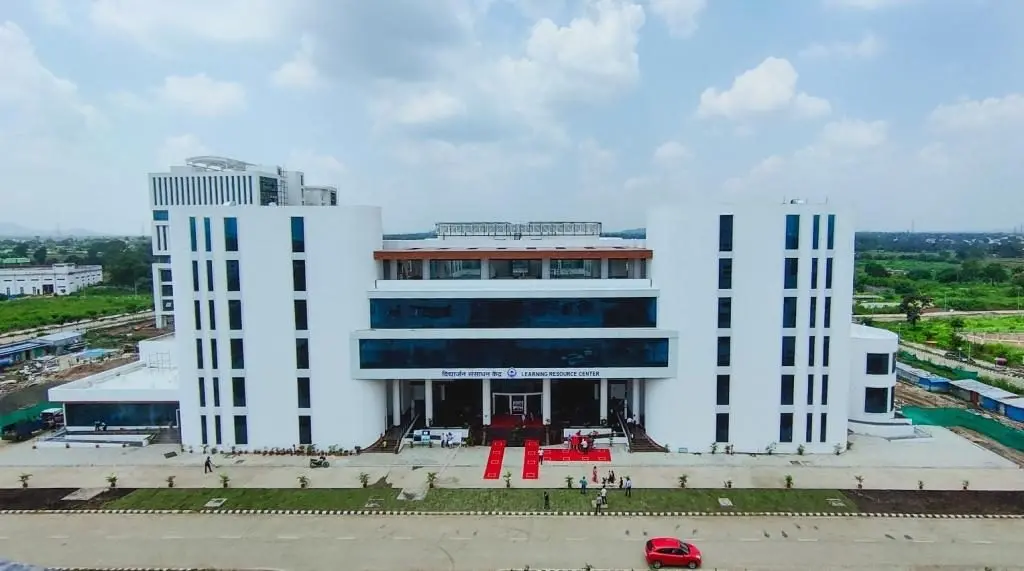 आईआईटी इंदौर ने इसरो संग मिलकर बनाया –270°C पर काम करने वाला सेंसर