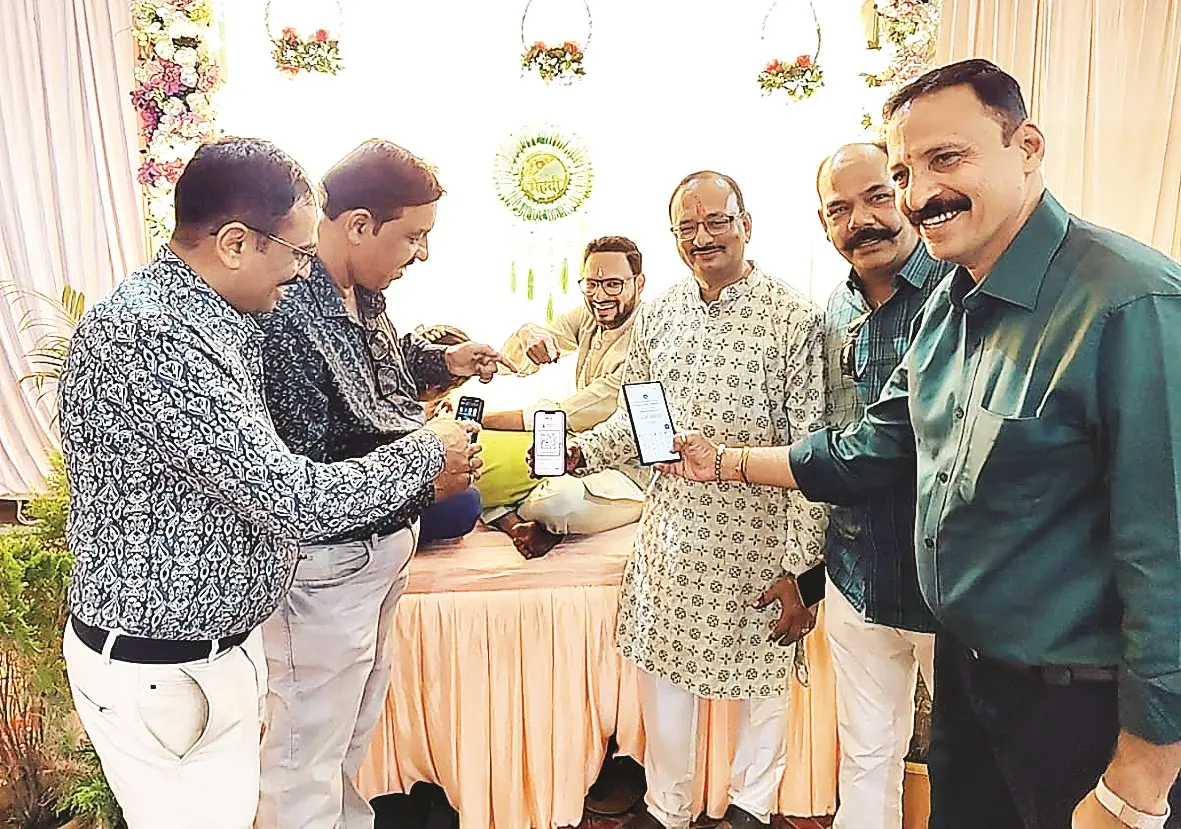 डिजिटल युग में शादियां भी कैशलेस, ऑनलाइन दे रहे 'व्यवहार'