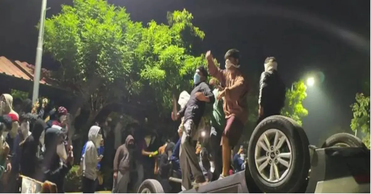 VIT यूनिवर्सिटी में लाखों रुपए फीस देने के बाद खाना तो दूर, अच्छा पानी भी नहीं मिलता