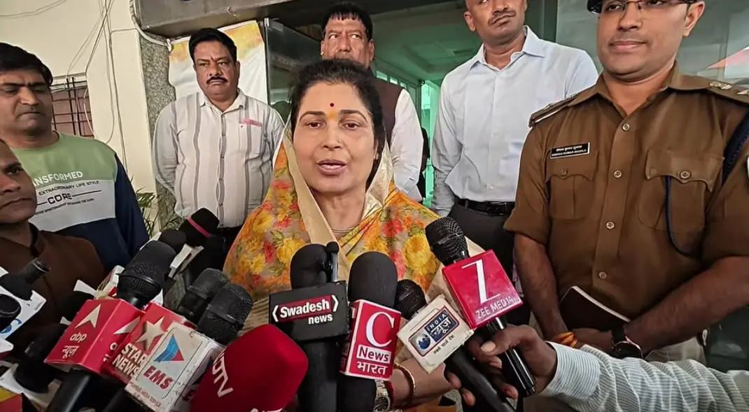  मंत्री कृष्णा गौर पहुंचीं VIT, कहा-प्रबंधन छात्रों की बात सुन लेता तो हंगामा नहीं होता 