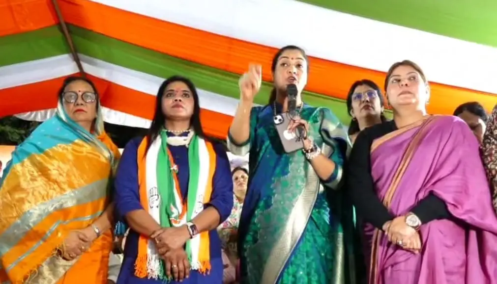 भोपाल में बोलीं अलका लांबा बोलीं-जो महिलाएं पिछड़ी हैं हम उन्हें अग्रिम पंक्ति में लाने का प्रयास कर रहे