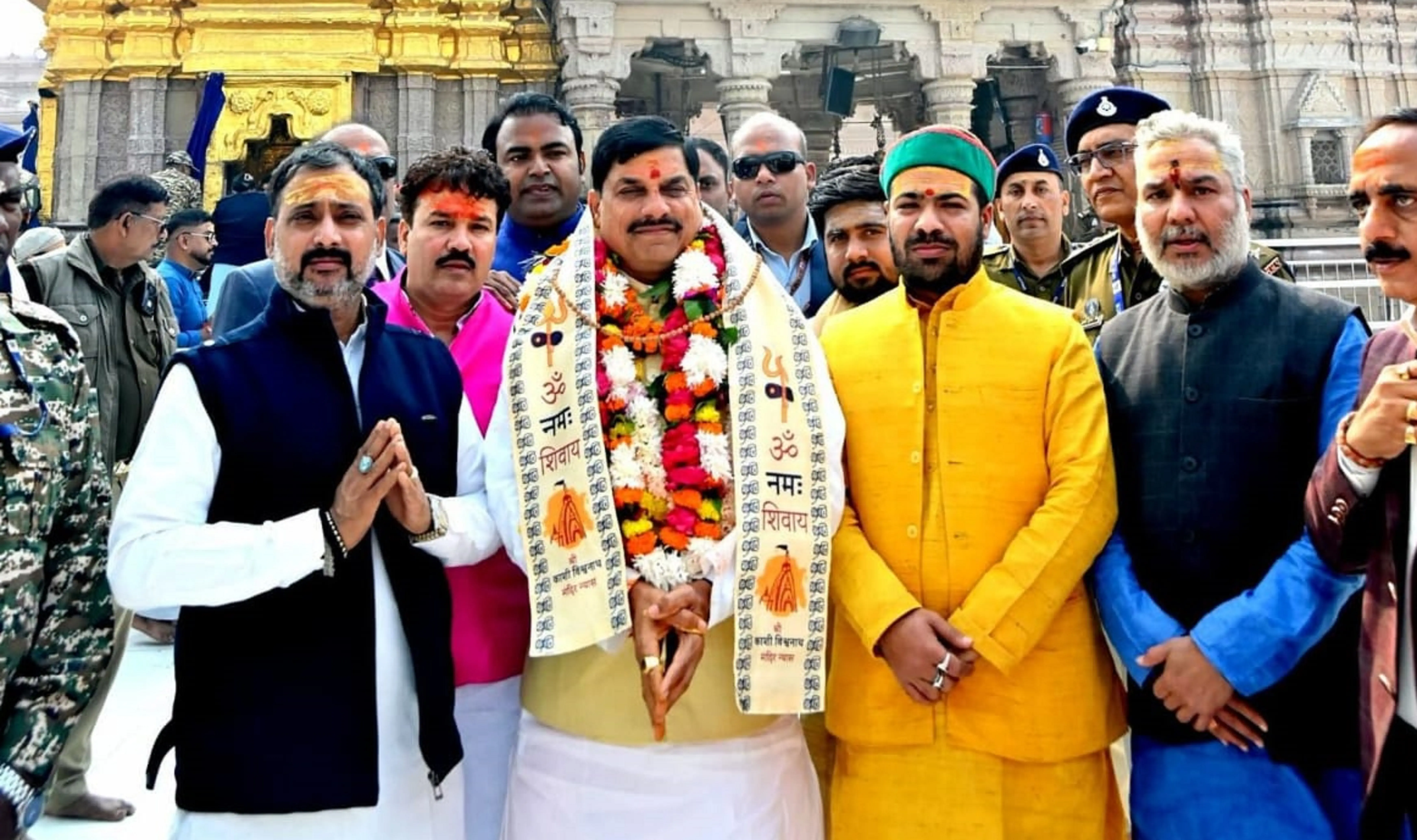 वाराणसी पहुंचे सीएम डॉ. मोहन यादव ने किए बाबा विश्वनाथ के दर्शन, सबके कल्याण के लिए की प्रार्थना