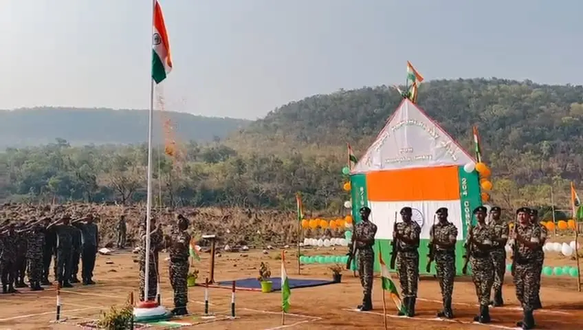 जहां नक्सलियों के खिलाफ एक माह तक चला था ऑपरेशन, वहां जवानों ने शान से फहराया तिरंगा