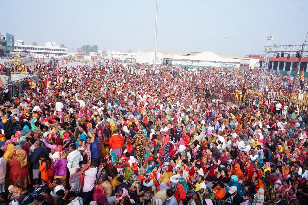 रुद्राक्ष से बने शिवलिंग का विधि-विधान से पूजन