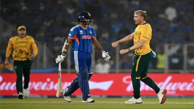 हार की कगार पर भारत, स्कोर 8 विकेट पर 88 रन