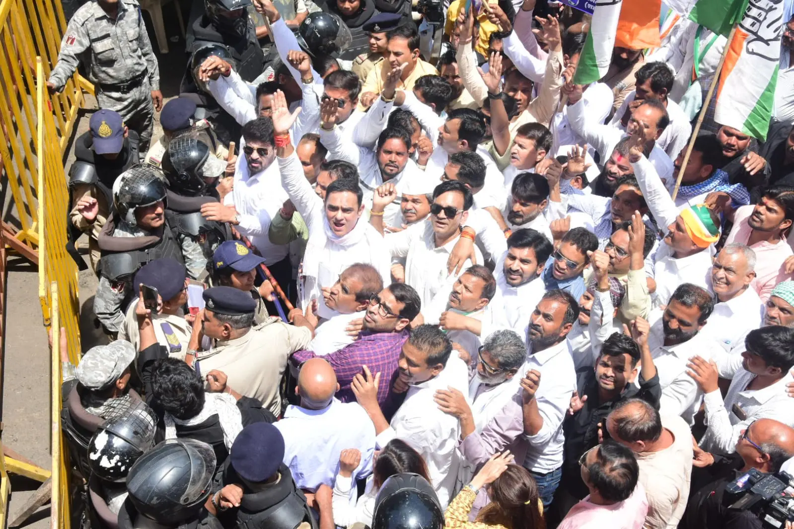 गेहूं खरीदी के लिए 'तारीख पर तारीख' नहीं चलेगी, कलेक्टोरेट पर प्रदर्शन