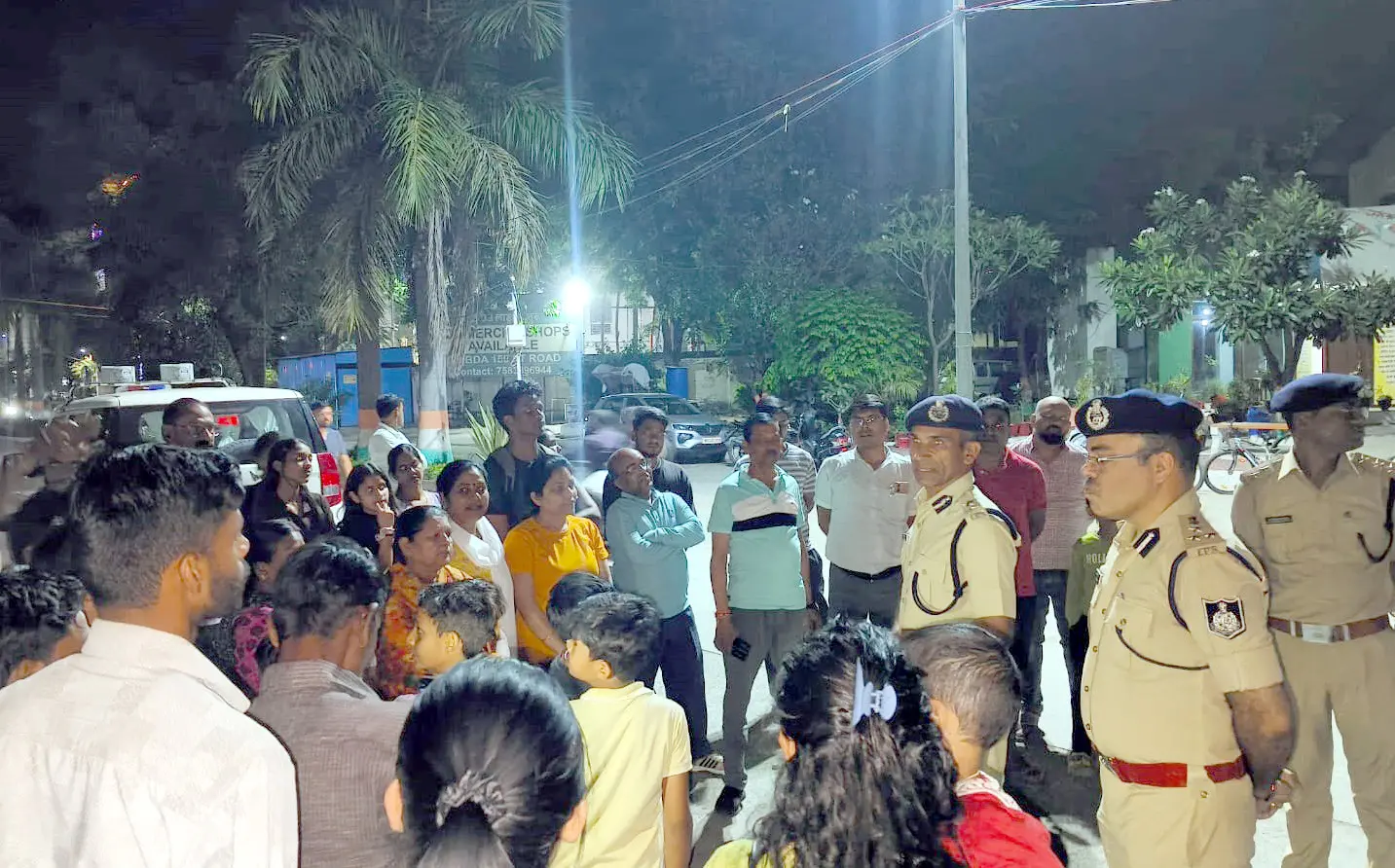 समस्याएं जानने जनता के बीच पहुंचे भोपाल पुलिस कमिश्नर संजय कुमार, तुरंत हो रहा एक्शन