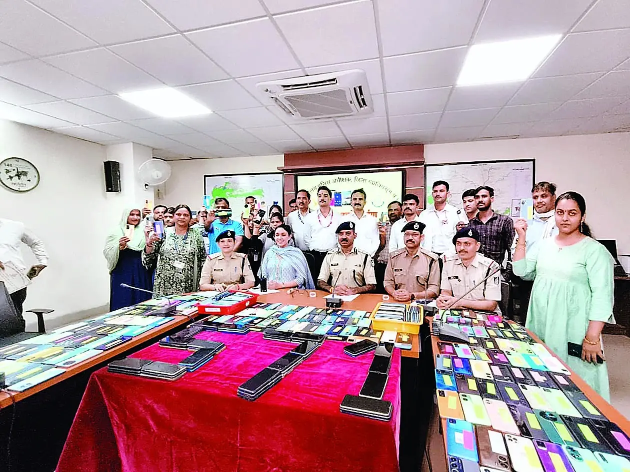 8 राज्यों में जाकर जब्त किए 1.41 करोड़ के मोबाइल फोन, 571 लोगों को लौटाए