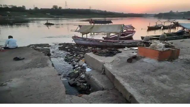 नर्मदा में घुल रहा जहर, 34 नदियों व 43 नालों के साथ ही 9 शहरों का सीवेज बना बड़ा खतरा