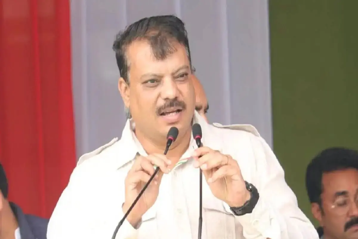 मप्र और उप्र के पेट्रोल-डीजल में 12 रुपए का फर्क, दाम घटाए सरकार