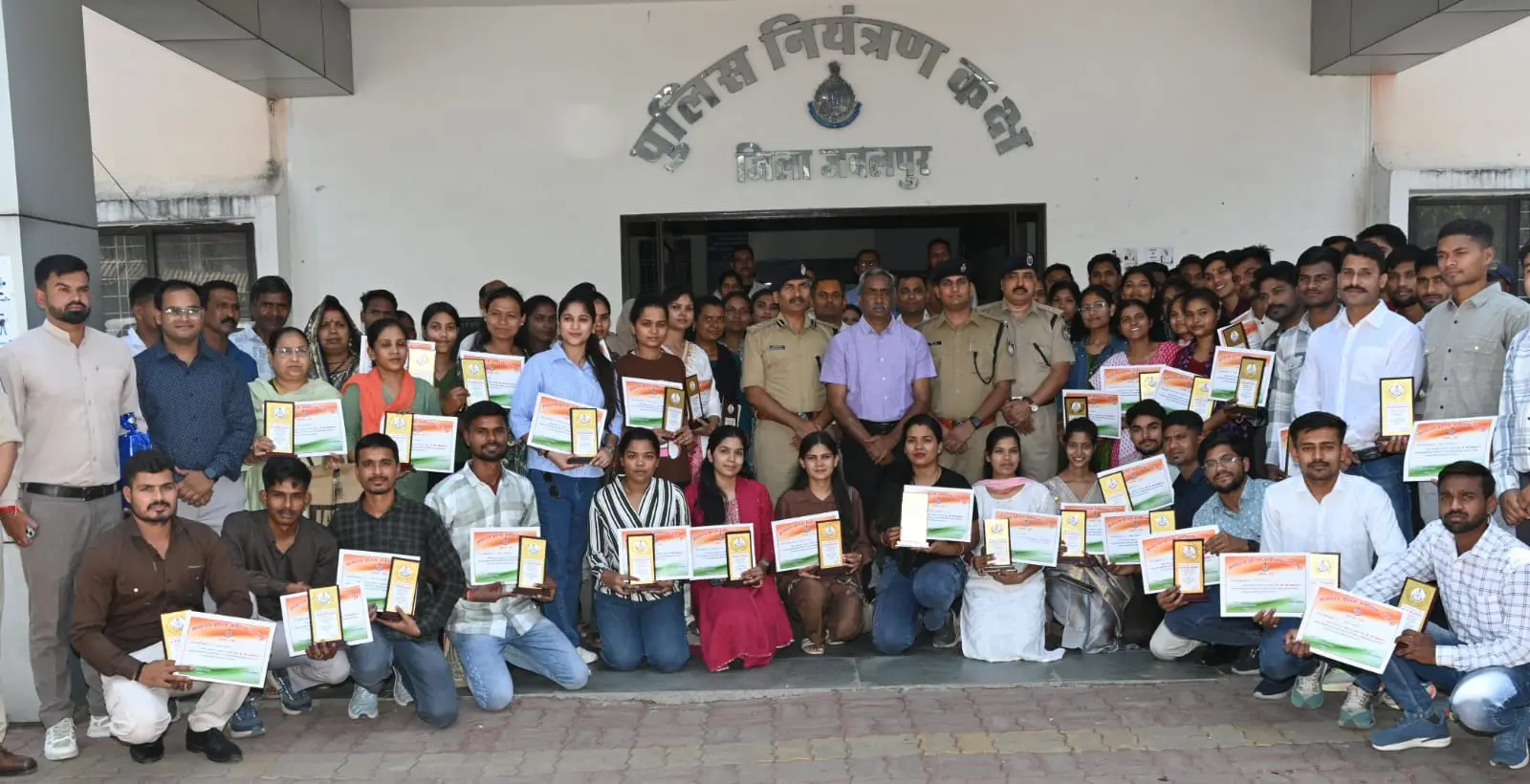 एसपी की पाठशाला के 19 छात्र थल सेना में पहुंचे, सब्जी बेचने वाले और वेटर बने बच्चे करेंगे देश सेवा