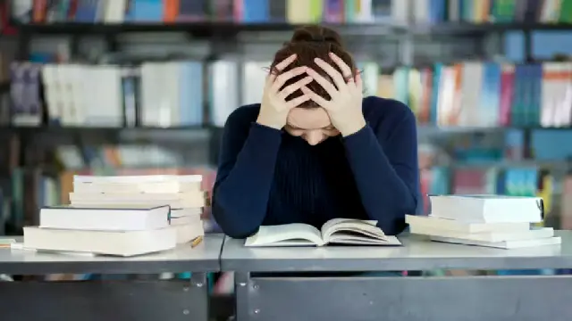 परीक्षा रद्द होने से छात्रों में बढ़ा डिप्रेशन, कई की नींद ही उड़ी तो कई भविष्य को लेकर चिंतित